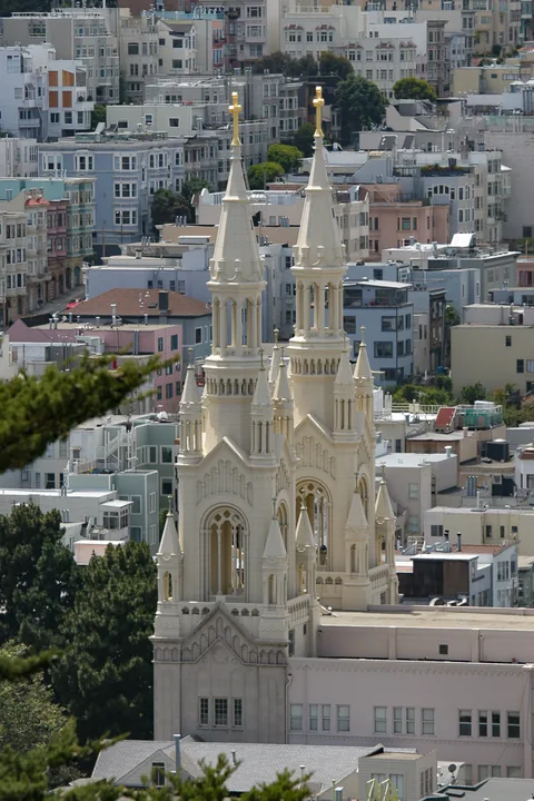 Saints Peter and Paul Church ved Washington Square, set fra Telegraph Hill ved Coit Tower, San Francisco, Californien, USA
