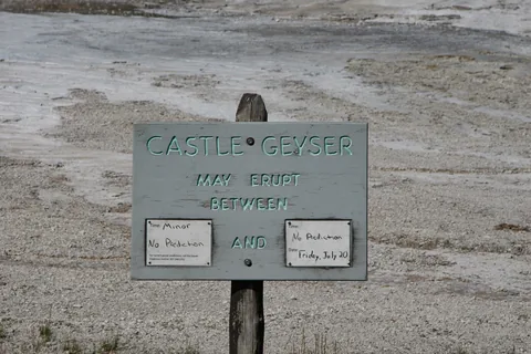 Yellowstone National Parl, Wyoming, USA. Det mest fantastiske og magiske sted i verden, med vandfald, geysere, vilde bjørne, ulve, elge og meget mere. Castle Geyser.