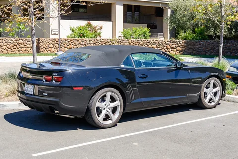 Vores lejebil, en Chevrolet Camaro SS 6.2 liter V8 med 400 hk. Rimelig sjov bil, men ret forslugen.