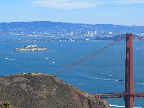 Golden Gate med San Francisco i baggrunden.