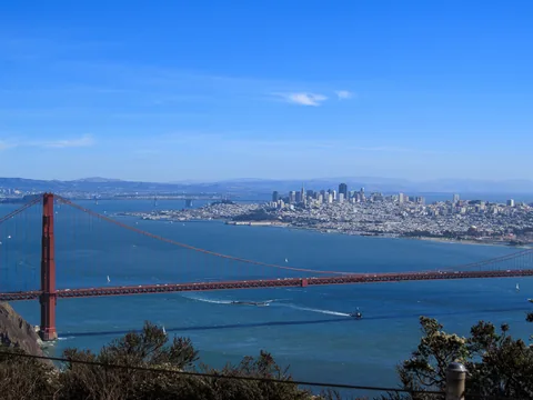 Golden Gate med San Francisco i baggrunden.