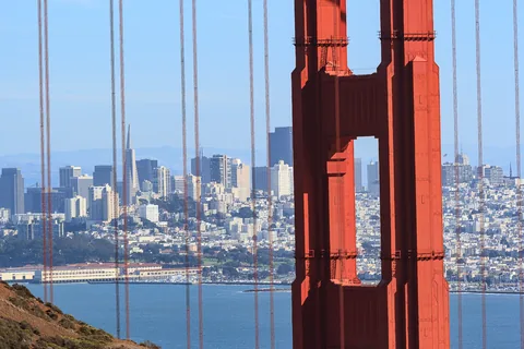 Golden Gate med San Francisco i baggrunden.