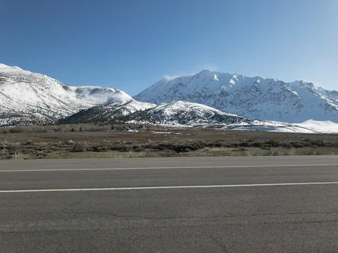 På vej mod Mammoth Lakes, det bliver koldere og koldere.