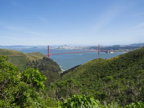 Golden Gate med San Francisco i baggrunden, set fra Marin Headlands.