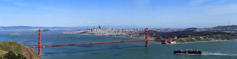 Golden Gate med San Francisco i baggrunden, set fra Marin Headlands.