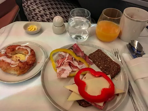 Morgenmad på Champagne på Business Class på Singapore Airlines