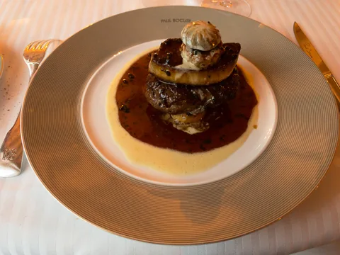 Fantastisk middag i et af Gastronomiens store templer, Restaurant Paul Bocuse i Lyon, Frankrig.