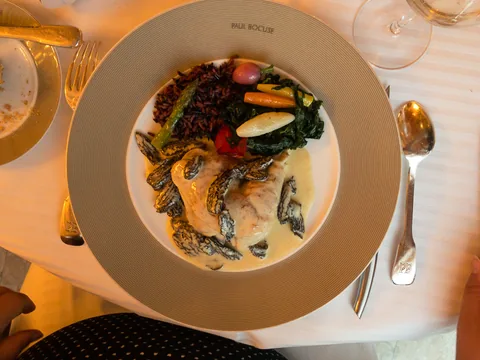 Fantastisk middag i et af Gastronomiens store templer, Restaurant Paul Bocuse i Lyon, Frankrig.