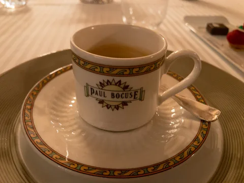 Fantastisk middag i et af Gastronomiens store templer, Restaurant Paul Bocuse i Lyon, Frankrig.