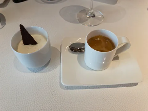 Frokost på L'Atalier du Peintre i Colmar, Alsace.
