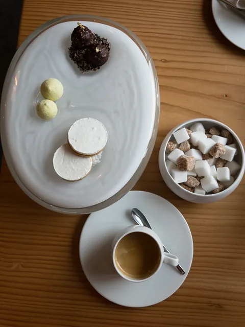 Frokost på L'Alchemille i Kaysersberg, Alsace. En fantastisk restaurantoplevelse.