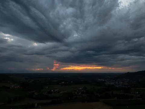 Stemningfuld solnedgang set fra Luigi Einaudi