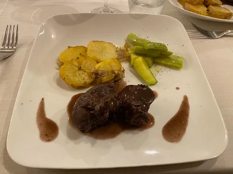 Middag på La locanda del Sorriso i Dogliani, Piemonte, Italien.