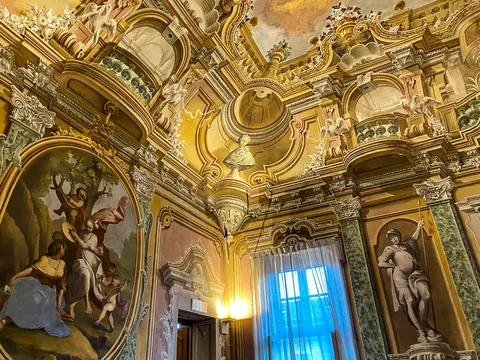 Middag på Da Francesco i Cherasco, Piemonte, Italien. Wauw, de smukkeste lokaler vi har spist i til dato, med vægmalerier fra helt tilbage til 1772. Og maden var også fantastisk.