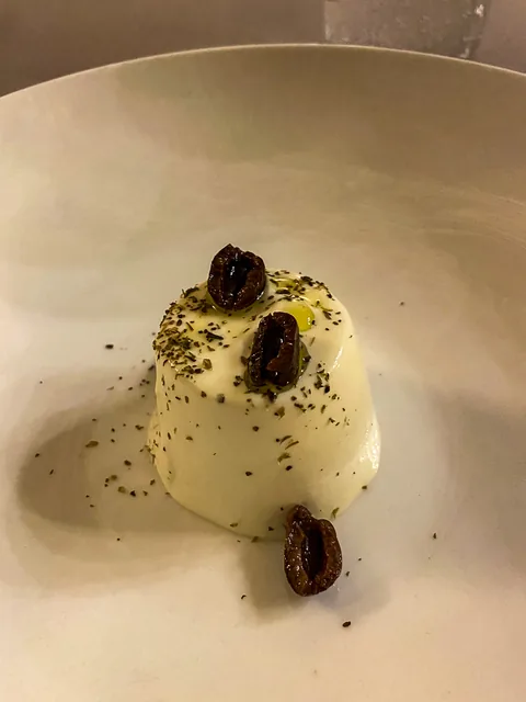 Middag på Da Francesco i Cherasco, Piemonte, Italien. Wauw, de smukkeste lokaler vi har spist i til dato, med vægmalerier fra helt tilbage til 1772. Og maden var også fantastisk.