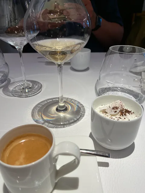 Frokost på vores stamrestaurant L'Atalier du Peintre i Colmar, Alsace, Frankrig