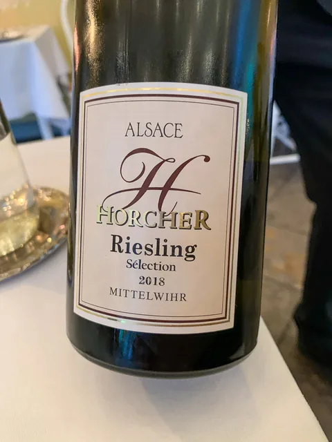 En for os ukendt Alsaceproducent, men super lækker Riesling med en smule restsødme. Den nappede Rikke til fiskeretten.