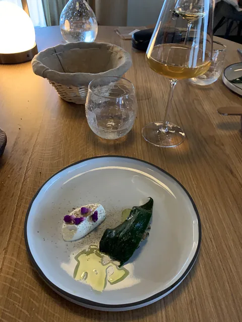Middag på den fantastiske 1 stjernede Michelinrestaurant l'Alchemille i Kaysersberg, Alsace, hvor køkkenchefen Jerome Jaegle tryller i køkkenet.