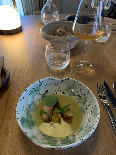 Middag på den fantastiske 1 stjernede Michelinrestaurant l'Alchemille i Kaysersberg, Alsace, hvor køkkenchefen Jerome Jaegle tryller i køkkenet.