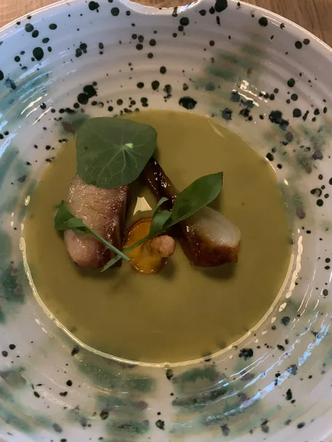Middag på den fantastiske 1 stjernede Michelinrestaurant l'Alchemille i Kaysersberg, Alsace, hvor køkkenchefen Jerome Jaegle tryller i køkkenet.