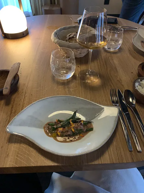 Middag på den fantastiske 1 stjernede Michelinrestaurant l'Alchemille i Kaysersberg, Alsace, hvor køkkenchefen Jerome Jaegle tryller i køkkenet.