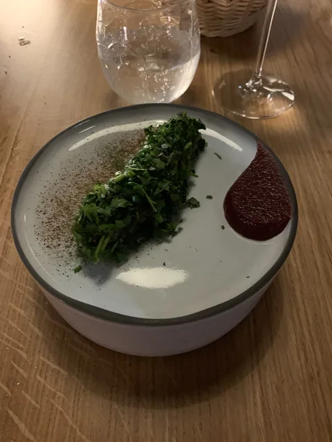 Middag på den fantastiske 1 stjernede Michelinrestaurant l'Alchemille i Kaysersberg, Alsace, hvor køkkenchefen Jerome Jaegle tryller i køkkenet.