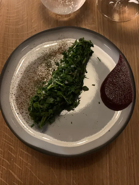 Middag på den fantastiske 1 stjernede Michelinrestaurant l'Alchemille i Kaysersberg, Alsace, hvor køkkenchefen Jerome Jaegle tryller i køkkenet.