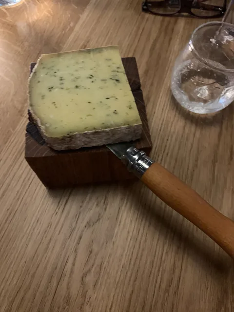 Middag på den fantastiske 1 stjernede Michelinrestaurant l'Alchemille i Kaysersberg, Alsace, hvor køkkenchefen Jerome Jaegle tryller i køkkenet.