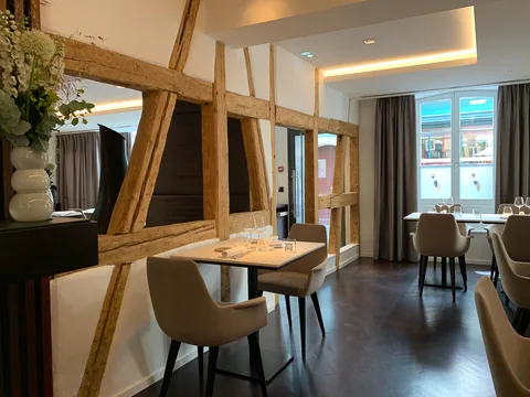 Frokost på vores favorit 1 stjernede Michelinrestaurant i L'Atalier du Peintre i Colmar, Alsace. Sublimt niveau til priser der ikke burde kunne lade sig gøre.