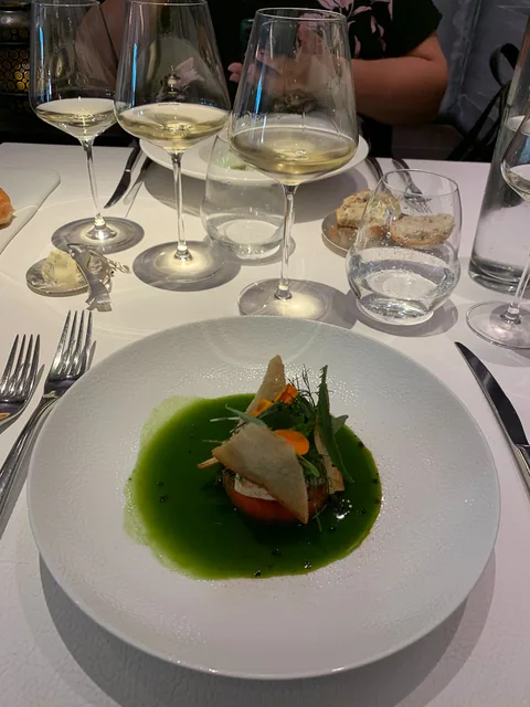 Frokost på vores favorit 1 stjernede Michelinrestaurant i L'Atalier du Peintre i Colmar, Alsace. Sublimt niveau til priser der ikke burde kunne lade sig gøre.