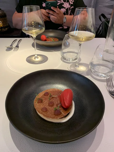 Frokost på vores favorit 1 stjernede Michelinrestaurant i L'Atalier du Peintre i Colmar, Alsace. Sublimt niveau til priser der ikke burde kunne lade sig gøre.