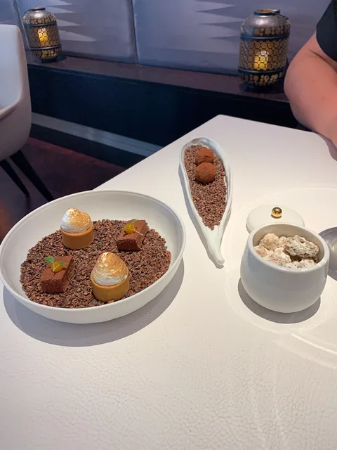 Frokost på vores favorit 1 stjernede Michelinrestaurant i L'Atalier du Peintre i Colmar, Alsace. Sublimt niveau til priser der ikke burde kunne lade sig gøre.