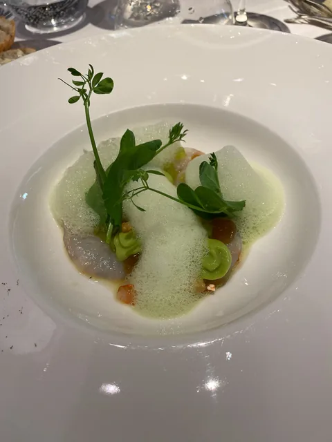 Frokost på vores favorit 1 stjernede Michelinrestaurant i L'Atalier du Peintre i Colmar, Alsace. Sublimt niveau til priser der ikke burde kunne lade sig gøre.