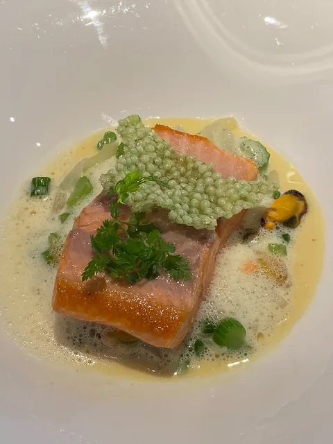 Frokost på vores favorit 1 stjernede Michelinrestaurant i L'Atalier du Peintre i Colmar, Alsace. Sublimt niveau til priser der ikke burde kunne lade sig gøre.