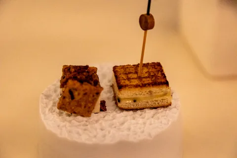 Middag på Auberge de l'Ill, en sublim og helt igennem fantastisk oplevelse. Holdt 3 Michelin stjerner i 46 år, indtil Michelin Guiden fik en hjerneblødning og tog den ene fra dem. Niveauet er stadig tårnhøjt, og totaloplevelsen blandt de allerbedste.
