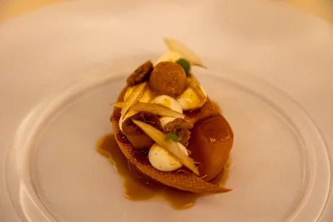 Middag på Auberge de l'Ill, en sublim og helt igennem fantastisk oplevelse. Holdt 3 Michelin stjerner i 46 år, indtil Michelin Guiden fik en hjerneblødning og tog den ene fra dem. Niveauet er stadig tårnhøjt, og totaloplevelsen blandt de allerbedste.
