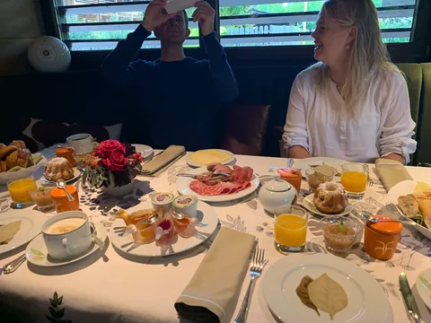 Morgenmad på Hotel des Berges, Auberge de l'Ills tilhørende 5 stjernede hotel. Sublim morgenmad med lækre lokale hjemmelavede delikatesser.