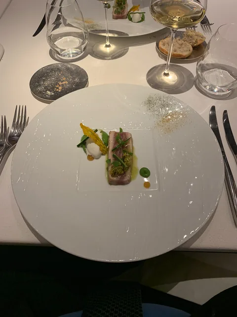 Endnu en skøn Michelin middag i Alsace, denne gang på 1 stjernede L'Atalier du Peintre i hjertet af Colmar. Dette er nok vores favorit restaurant, niveauet er konsistent på et højt niveau, og priserne er yderst rimelige, især deres frokostmenuer er et fund.