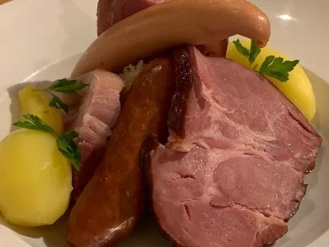 Tilbage til det traditionelle alsaciske køkken, men fortsat i vanlig sublim kvalitet. La Stewala i Turckheim er en lille perle.