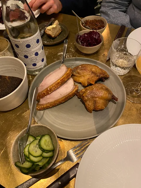 Årets sidste restaurantbesøg med Glenn og Lene, turen gik til Restaurant Palægade, hvor Lene og Rikke hoppede på Julefrokostmenuen, og Glenn og Michael gik efter deres 5 retters menu. Dertil lidt forskellige øl.